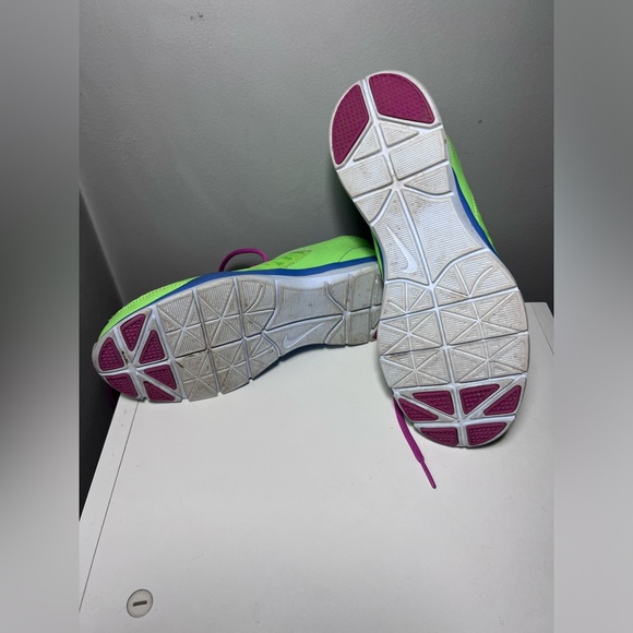 Women’s Nike Size 8 Running Shoes _ Neon Bright colors - Picture 3 of 6